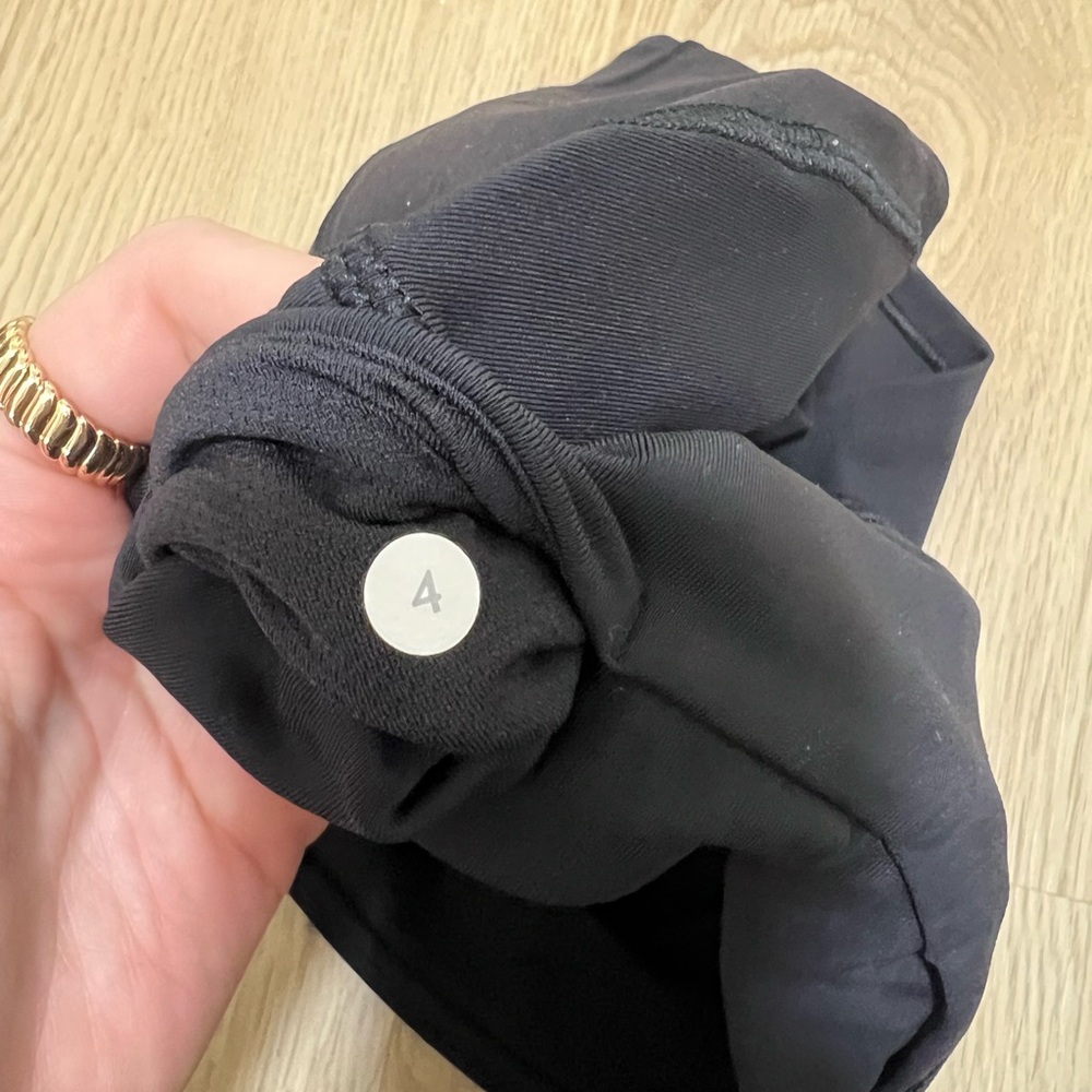 Lululemon shorts size 4 - Picture 4 of 4